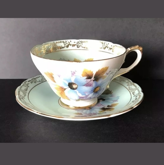Royal Sutherland Teacup & Saucer - Picture 1 of 8